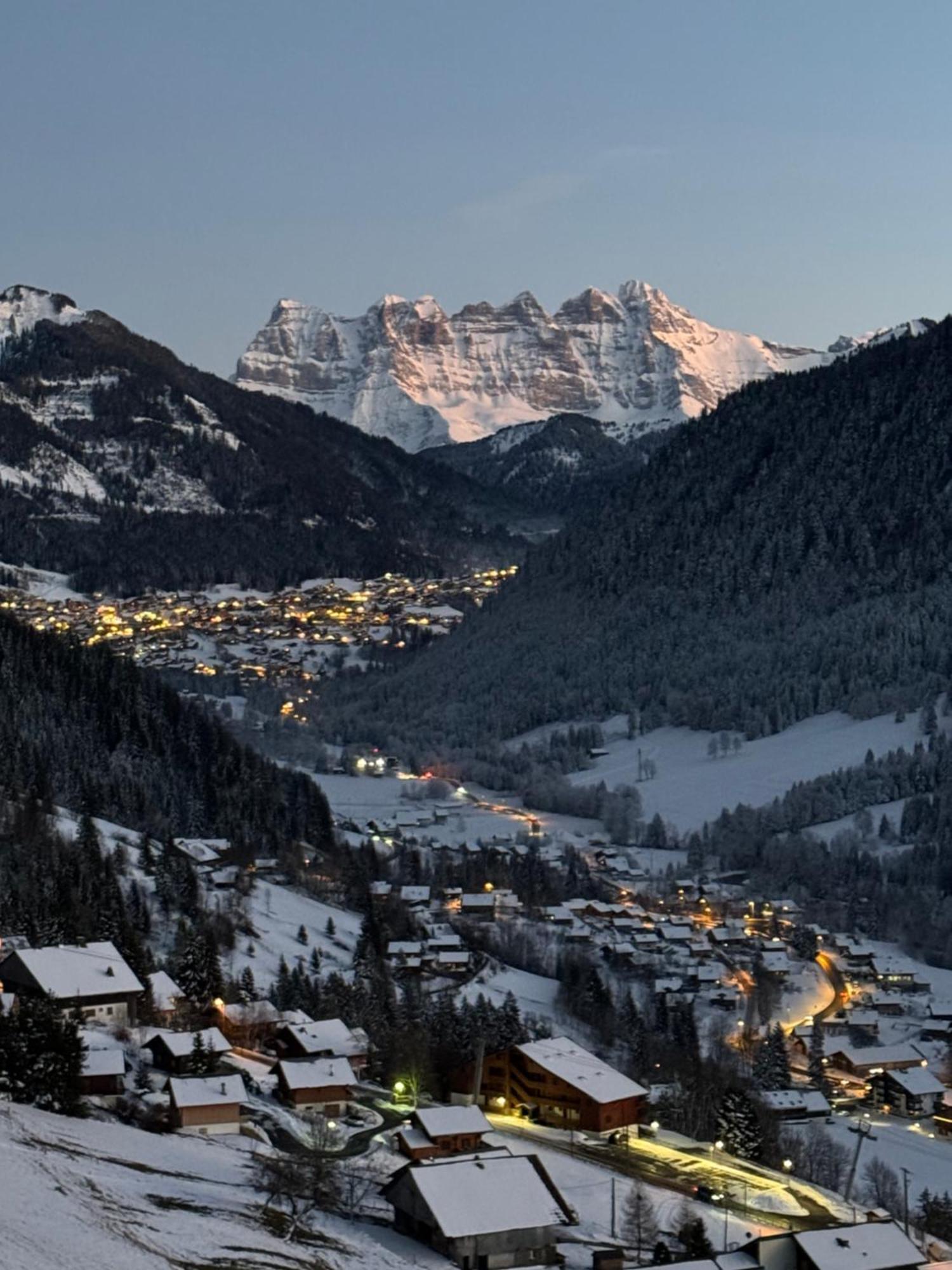 Charming, Cosy Chalet Nestled In A Breathtaking Surrounding With Spectacular, Stunning Mountain Views Abondance Kültér fotó